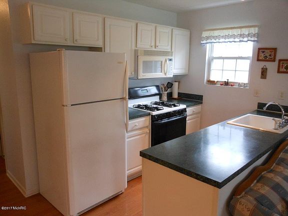 4th image of 15133 Snowberry Ct #32