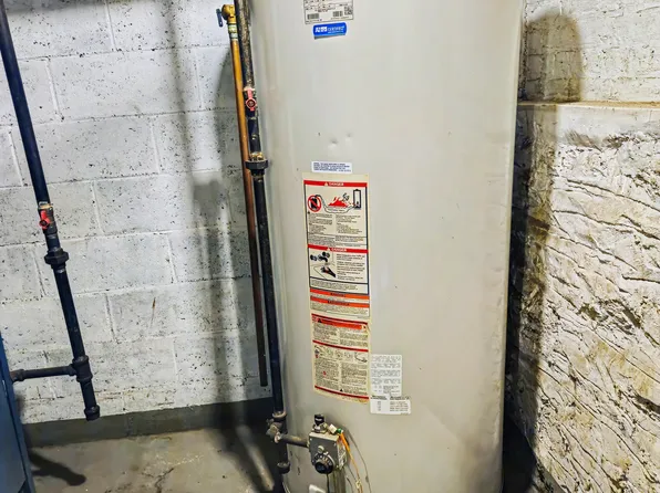 1722 Putnam Avenue image 11 of 30