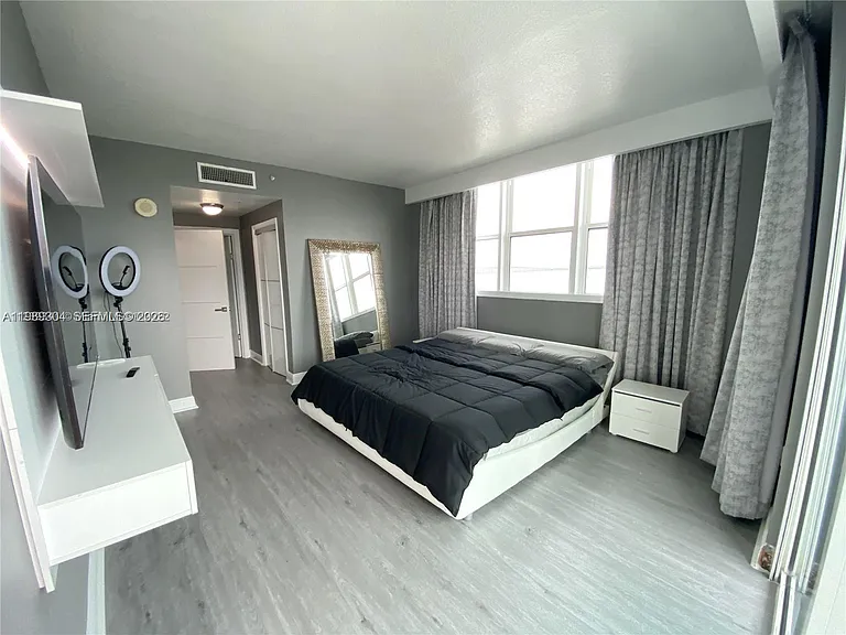 500 NE 29th St #608 — Photo 16