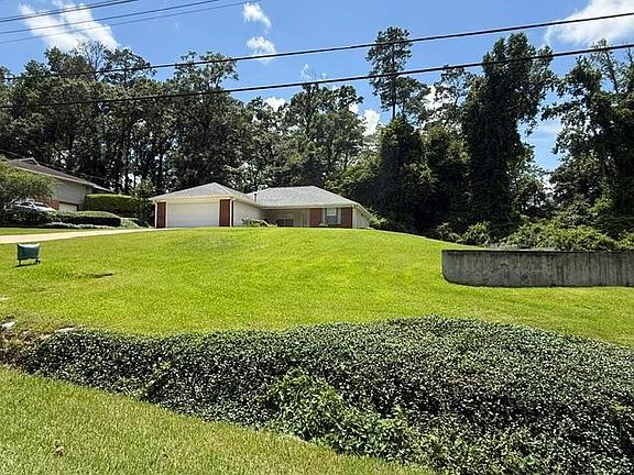 4th image of 3214 Springdale Dr