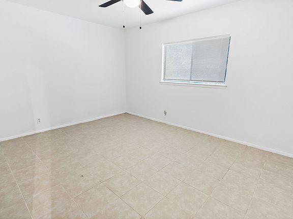 3rd image of 12919 Maple Park Dr