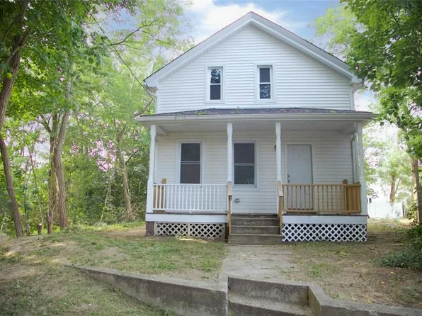 30 Dorr Ave E, Riverside, RI 02915