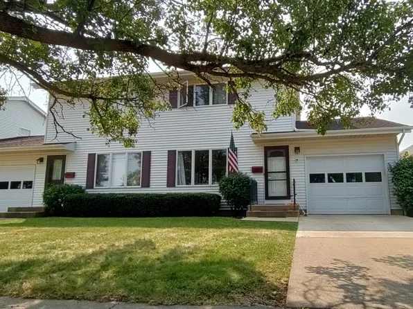 430 E Exchange St #430, Sycamore, IL 60178