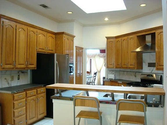 5th image of 1113 Bishops Park St