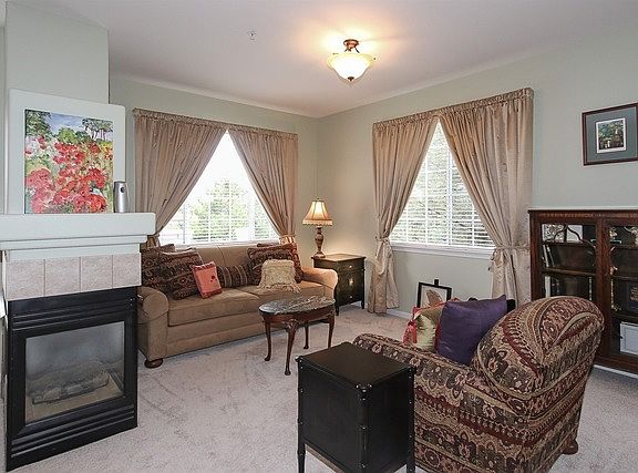 4th image of 900 Orchard Pond Ct