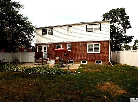 3rd image of 1093 Park Ln N