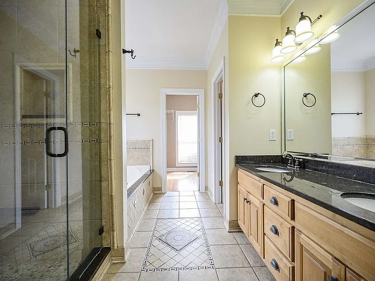 2256 Westwood Dr — Photo 14
