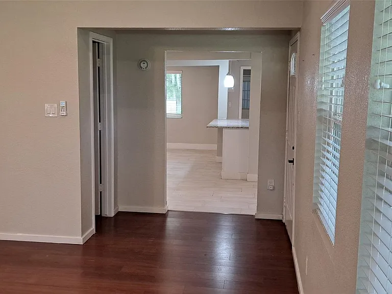 2200 Downing Ln — Photo 9