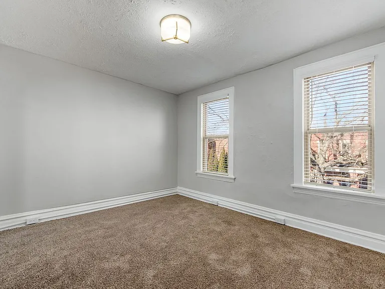 415 Mithoff St — Photo 15
