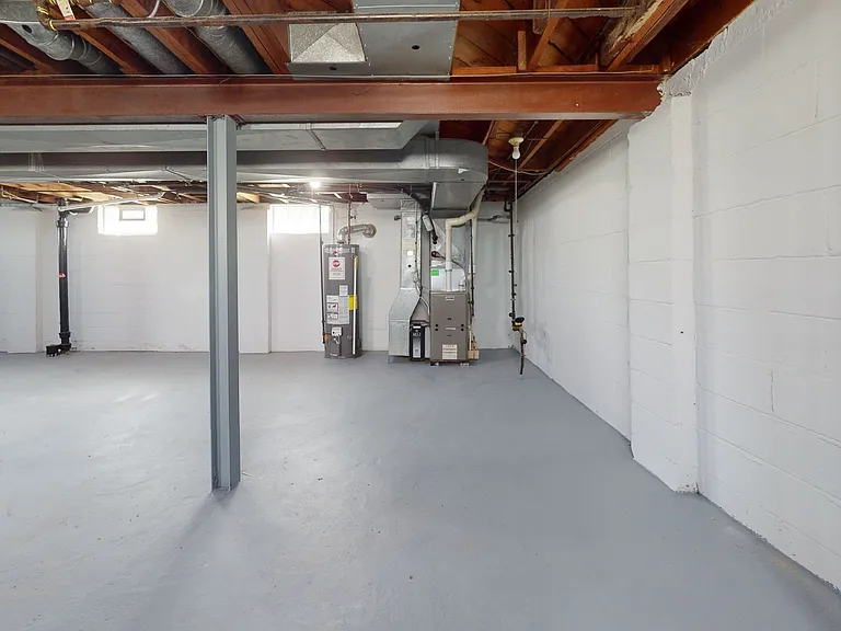 21456 Syracuse Ave — Photo 13