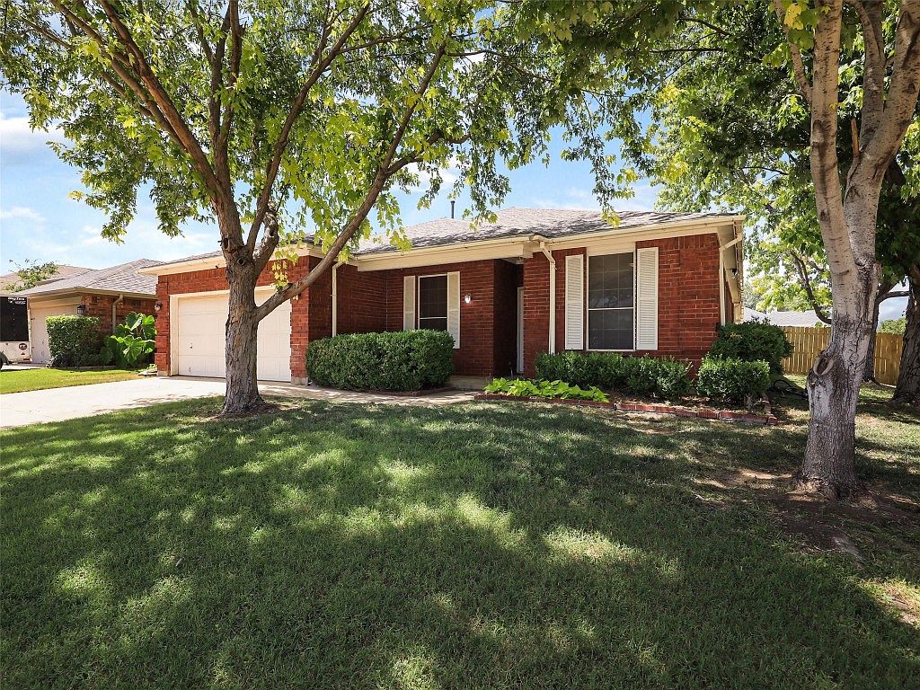 1058 Roundrock Dr, Saginaw, TX 76179 Zillow