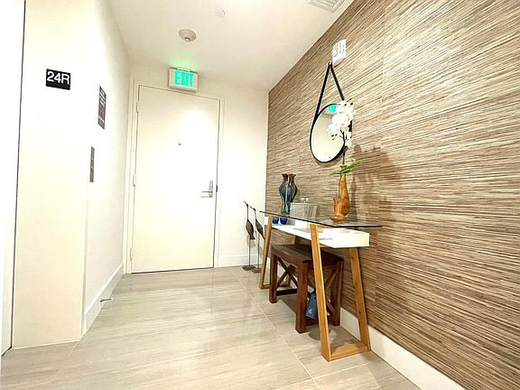 3rd image of 488 NE 18th St Unit 2509