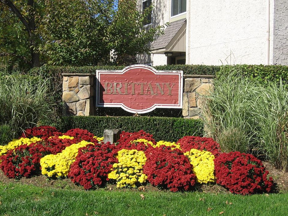1st image of 102 Tennyson Dr