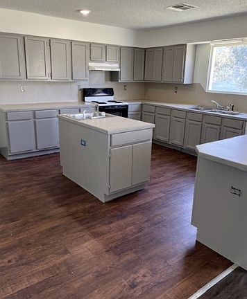 5th image of 101 E 32nd Ave