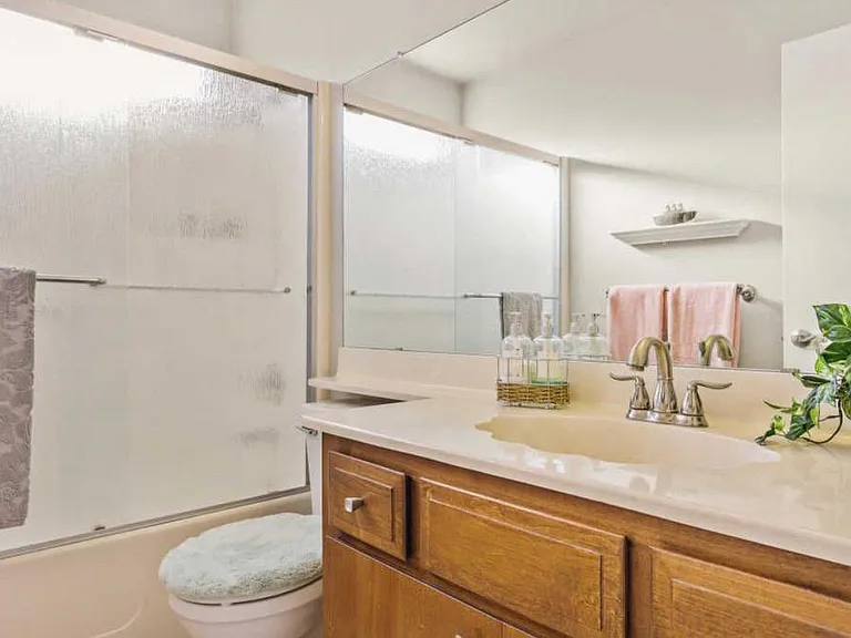 2319 E Loma Vista Dr — Photo 3