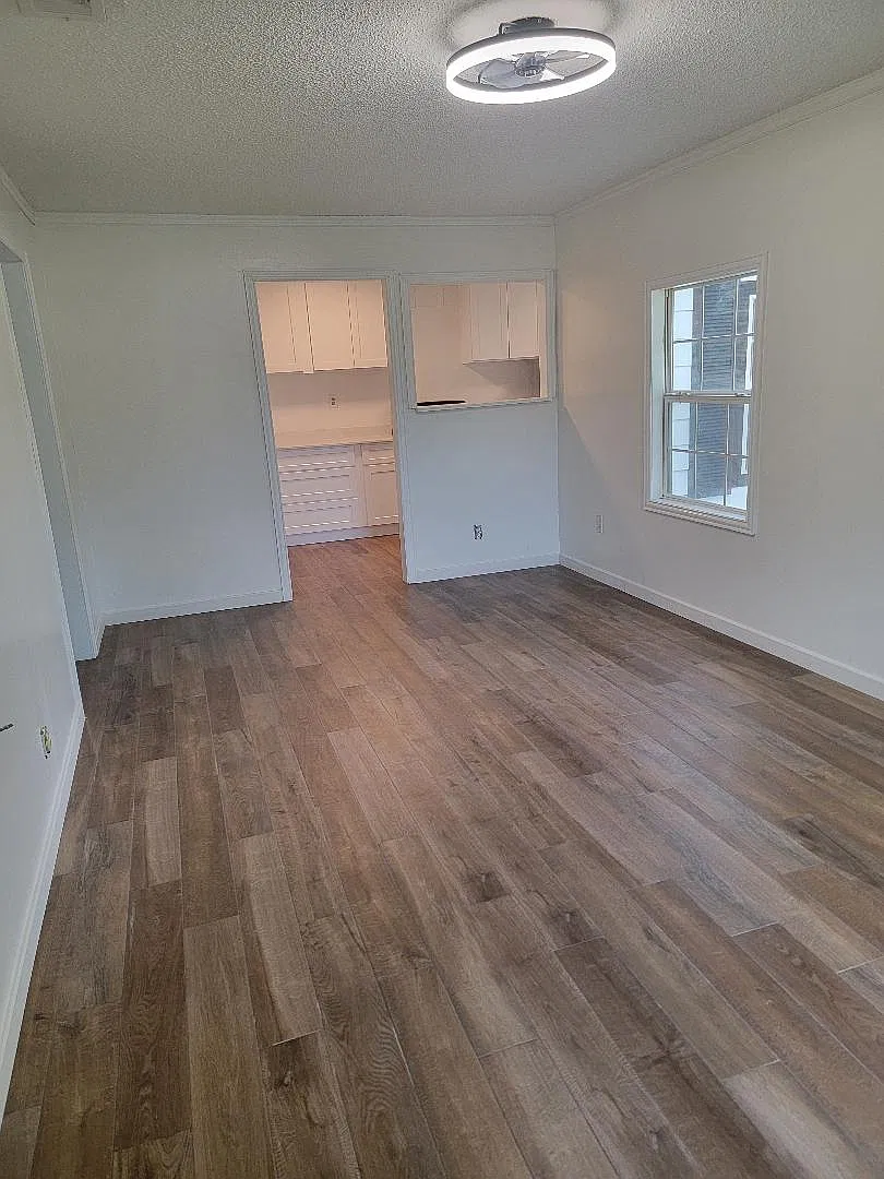 2 bed, 1.5 bath, 796 sqft, $1,300 — Photo 2