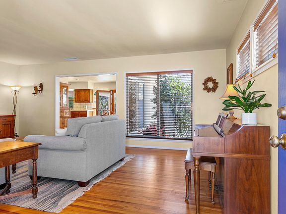 3rd image of 2694 Beacon Ave