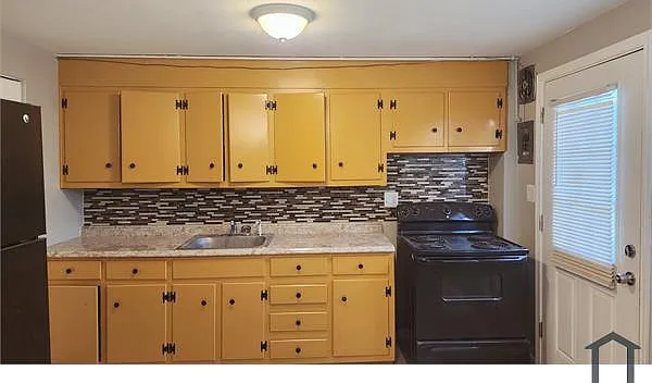 3 bed, $2,895 — Photo 2