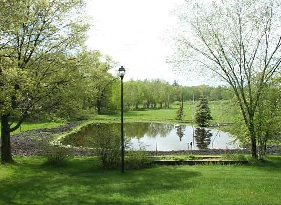 2nd image of 18936 Greenbrook Dr NE