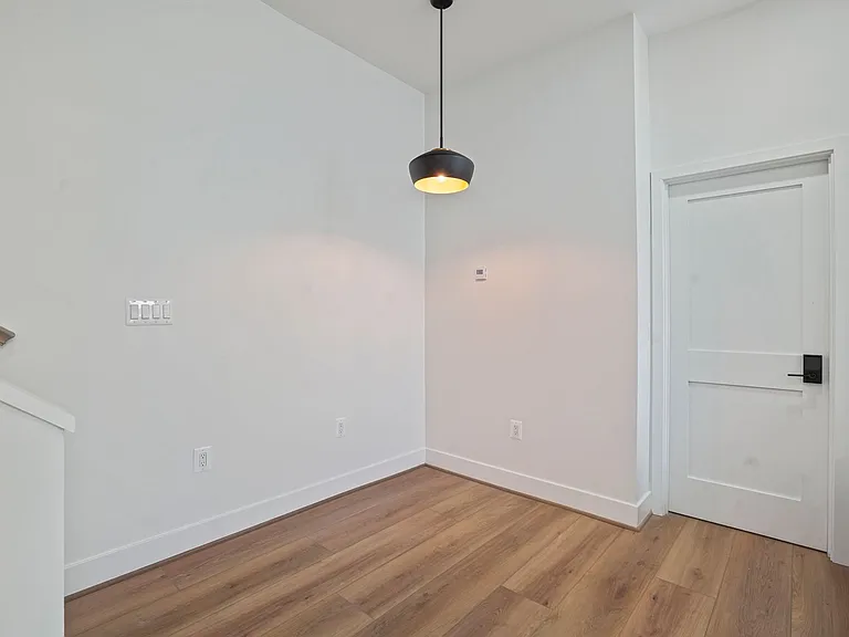 235 F St NE — Photo 26