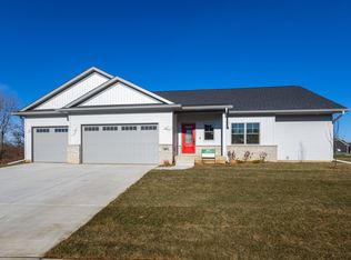 7091 Spring Creek Dr, Bettendorf, IA 52722