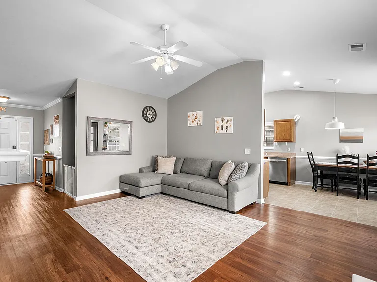 325 Vesta Dr — Photo 7