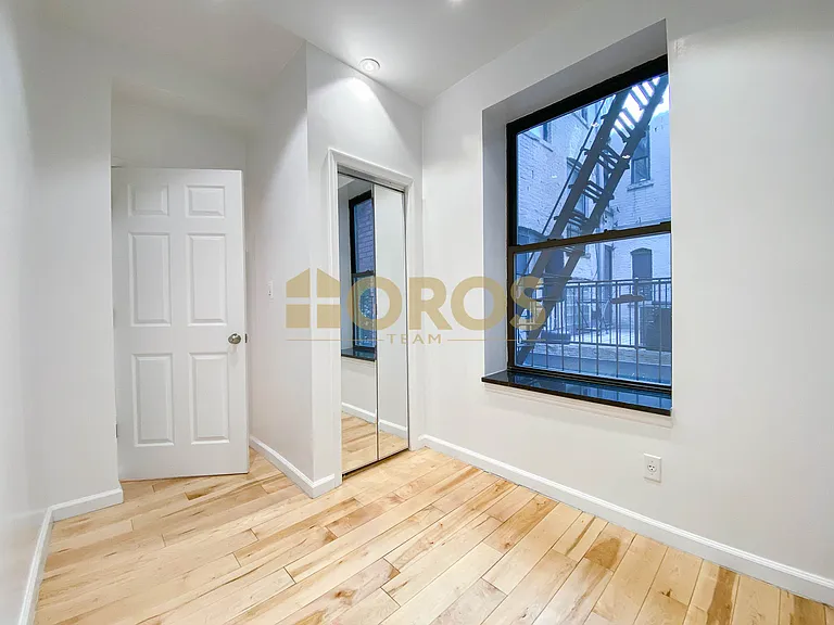 262 E 2nd St #2E — Photo 7