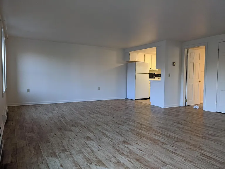 348 College St — Photo 43