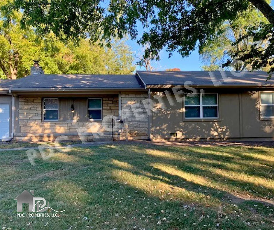 3 bed, 1.5 bath, 1600 sqft, $1,500 — Photo 1