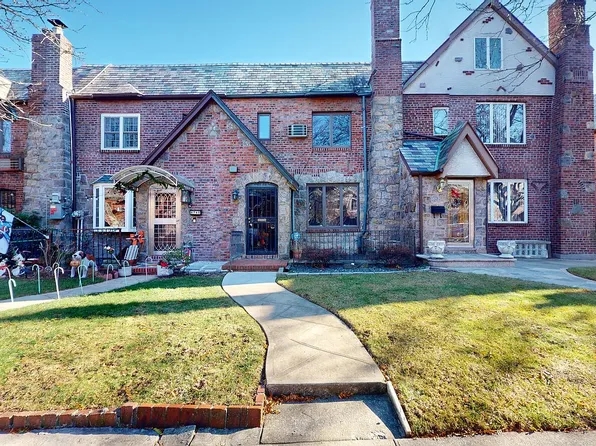 87-38 62nd Rd, Rego Park, NY 11374