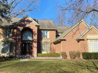 5123 Somerton Dr, Troy, MI 48085