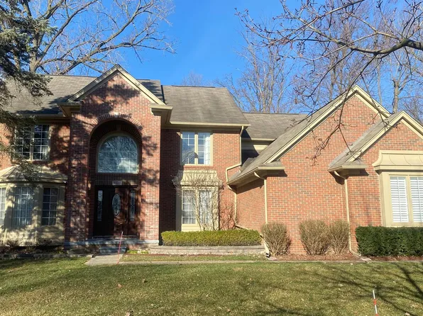 5123 Somerton Dr, Troy, MI 48085