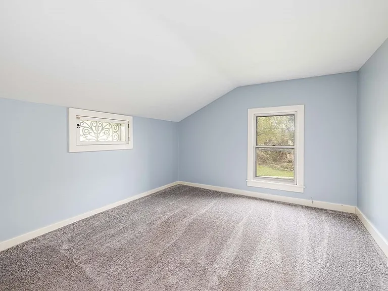 1253 Fairport Rd — Photo 44