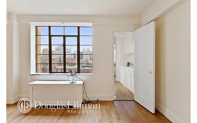 Sold by Douglas Elliman | media 24