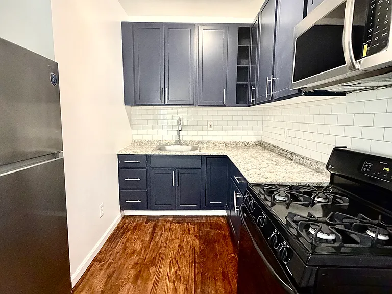 1829 N Port St — Photo 7