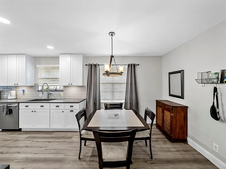 709 Thoreau Ln — Photo 15