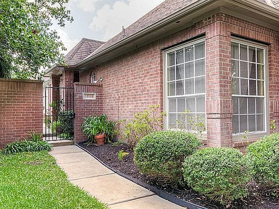 2nd image of 13819 Carriage Walk Ln