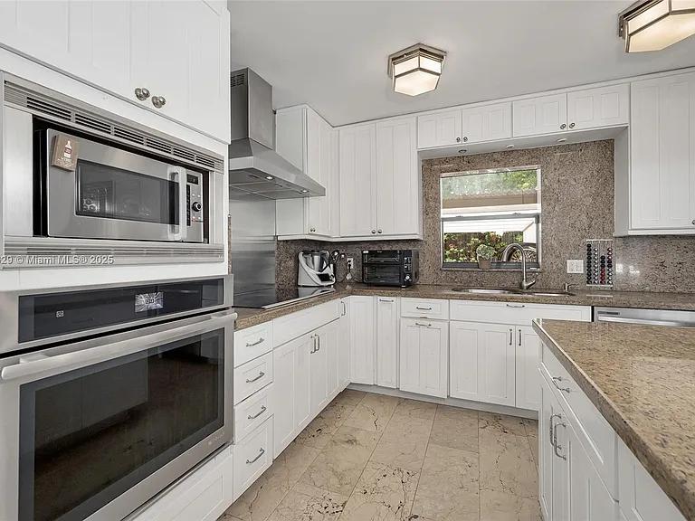 201 Knollwood Dr — Photo 23