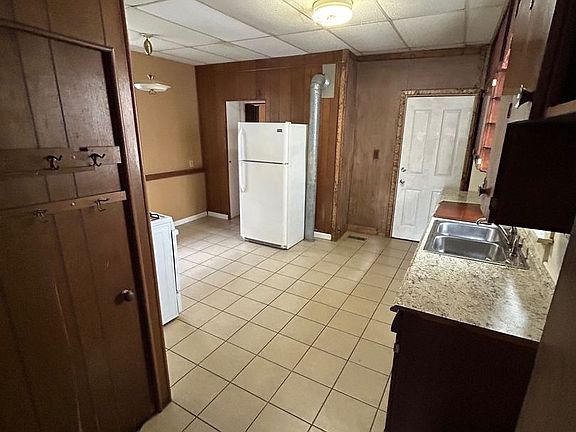 5th image of 1109 Oakley St