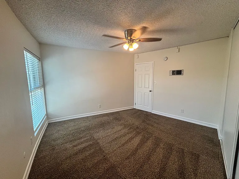 University Terrace Apartments — Photo 37