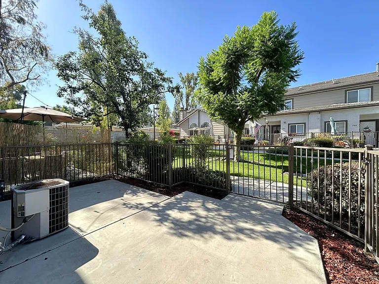 1555 Orange Ave #403 — Photo 4