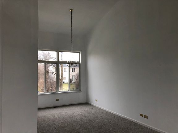 5th image of 18197 W Banbury Dr