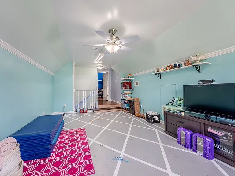 220 Dolphin Dr — Photo 32