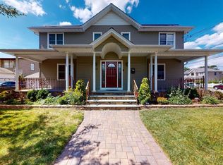 915 1st Ave, New Hyde Park, NY 11040