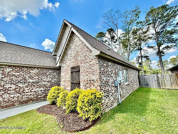 3rd image of 138 Luxford Way