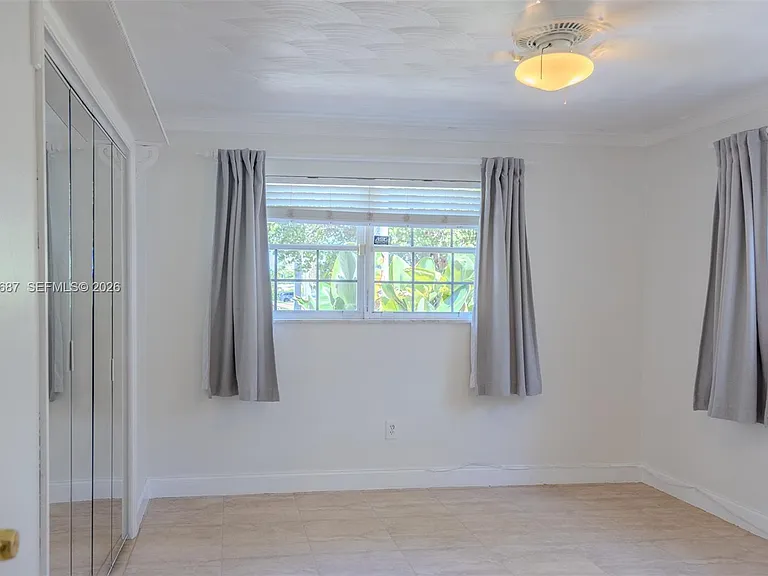 729 NE 2nd Ct — Photo 30