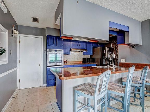 5th image of 1512 Cambridge Dr