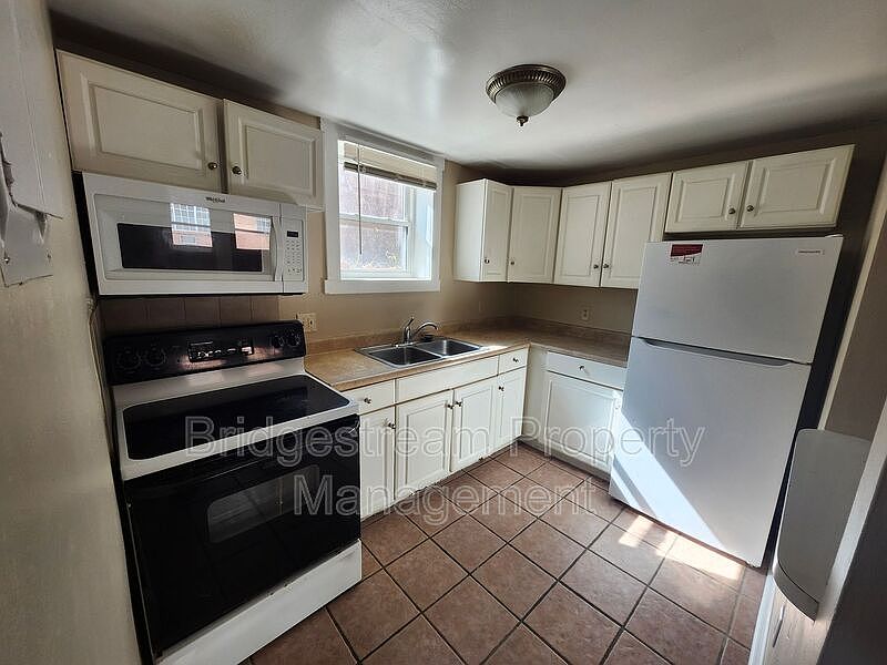 1st image of 413 Briarwood Ave APT 2