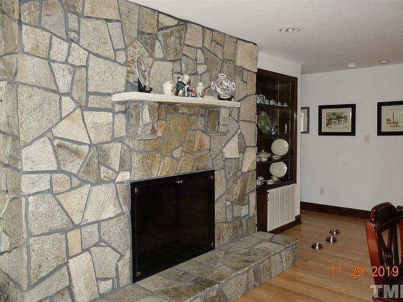 4th image of 40 Beacon Hill Ln