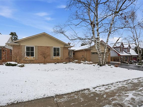 2nd image of 1995 Kerns Rd